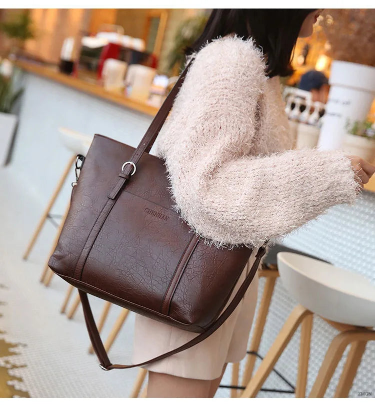 Bolsa Vintage com Carteira: Estilo Sofisticado e Espaço Ideal