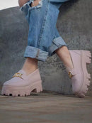 Mocassim Tratorado Glamour: O Destaque que Faltava no Seu Look!